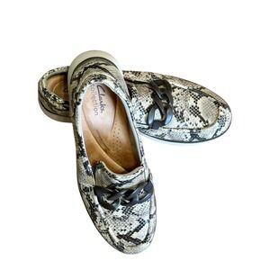 Clarks Collection Zylah May Snakeskin Print Platform Wedge Chain Loafers 9.5M
